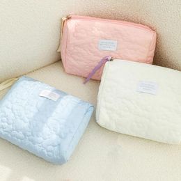 Storage Bags Creamy Floral Travel Bag Waterproof Cosmetic Comfortable