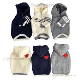 Designer Dog Clothes Autumn Winter Apparel Warm Soft Sweater Hoodie with Classic Shaped Heart Patch Embroidery Weather Cold Coats for Small Medium L A846