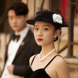 Berets Hepburn Style Top Hat Women's Black Mesh Banquet Performance Retro Elegant Fashion Velvet Flat