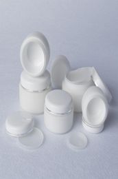 White PP Cosmetic Jar Hand Face Cream Plastic Jar 15g 30g 50g Cosmetic Sample Plastic Container with Inner Liner Cover8835693