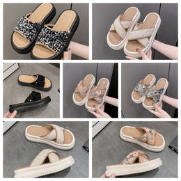 2024 new Luxury Thick soled cross strap cool slippers womens white Exquisite sequin sponge cake sole one line trendy slippers