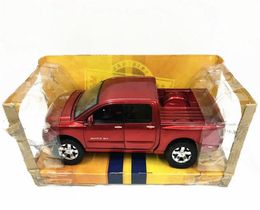 Nissan pickup truck with tail 124 alloy model produced by Jada twocolor option257q2837256