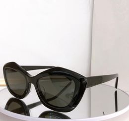 Classic sunglasses trendy decorative glasses travel beach UV protection high quality design fashion black border SL68 mens sunglas4461779