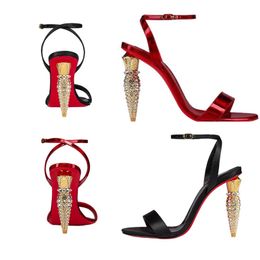 Спосохи Сандалии Женские дизайнерские сандалии универсальный дизайнерский стиль скользит женские дизайнерские обувь стандартное размер обувь дизайнерские женские эскарпин
