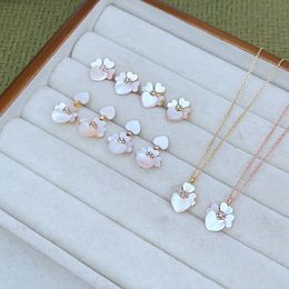 Ks märke lyx kärlek blommor designer örhängen halsband smycken set kvinnor bröllop engagemang natur mor pärla segelmån goth choker örhänge halsband gåva