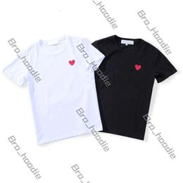 CDG Fashion Mens Play T Shirt Designer Red Heart Shirt Commes Casual Women Shirts Des Badge Garcons High Quanlity Tshirts Cotton Embroidery Oversized T Shirt 489