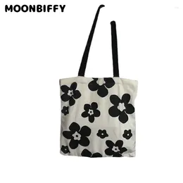 Shopping Bags Canvas Bag Black And White Flowers Fashionable Versatile Shoulder Large Capacity Handbag For Women Tote