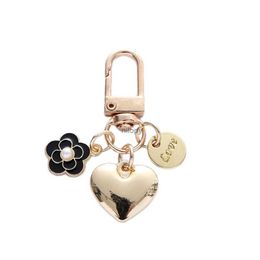 Keychains Lanyards New Metal Heart Keychain Fashion Camellia Letters Round Pendant for Women Girls Headphone Case Accessorie Bag Trinket Party Gift