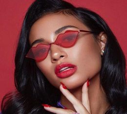 Novelty Metal Mouth Sunglasses XXOO Lips Shaped Sun Glasses Red Sexy Small Frame Sunglass 8 Colours Whole1395988