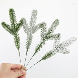 Decorative Flowers 24PCS Simulated Pine Needle Green Plant Plastic Flower Christmas Accessories Wedding Props Outdoor Home Decoration Crafts