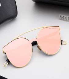 Summer Fashion Man Woman Sunglasses Brand Mens Womens Sunglasses Model 1370 5 Colour Option Highly Quality with Box1231635