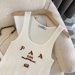 Designer Tank Top Luxury Woman Summer tank top Women Tops Tees Crop Sexy Shoulder Black Casual Sleeveless Knitted comfortable embroidery wide shoulder crew neck