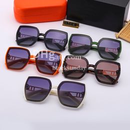 Luxury Womens Square Frame Sunglasses Trendy Polarising Sun Glasses Designer Outdoor Sunglasses For Women Transparent HD Lenses