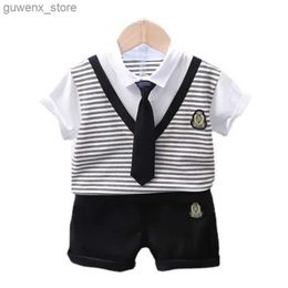 Clothing Sets New Summer Baby Clothes Children Boys Casual Striped T-Shirt Shorts 2Pcs/Sets Toddler Gentleman Costume Infant Kids Tracksuits Y240415Y240417VEH2