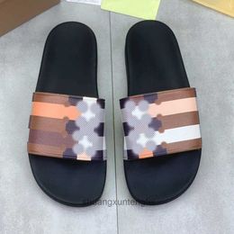 Vintage Plaid Sandals Slippers Luxury Designer Shoes Classic Print Mule Slippers Casual Shoes Outdoor Ladies Mens Black Flat Rubber Summer Beach Slippers 17987