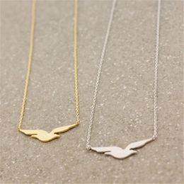 Cute Bird Seagull Pendant Necklace Female Seabird Petrel Sea Gull Stainless Steel Clavicle Choker for Women Female Girl Chain Beach Jewelry Gift