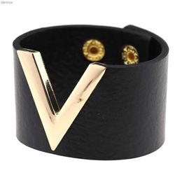 Other Bracelets 2024 80s Black Wide V Shape PU Leather Bracelets Cuff Punk For Women Men Metal Wristbands Cosplay JewelryL240415