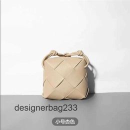 Italy Cuboid Loop botteg Fashion of a Crossbody Bag bag Camera Bag Authentic venetta Brandname Luxury bag Two Styles Bottegs Cube and Woven Design Han Mini QNQE