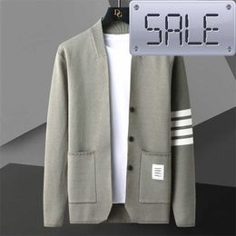 Mens Sweaters Contrasting Stripes Knitting Man Long Sleeve Slim Fit Cardigan Male Garment Coat Sweater Hombre Botones 230828
