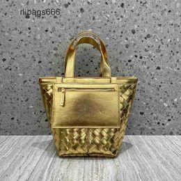 Bottegs Shoulder Classic Basket Flipflap Girl Single Handheld Crossbody Summer Luxury Cowhide Venata Womens Bags Vegetable Bag 2024 Woven G8CO