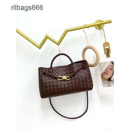 Single Buckle Venetaas Metal Lad East/west Woven Capacity Large Tote Tote Womens New Leather Bags bottegs Design Shoulder Andiamo Bag Classic YXC5