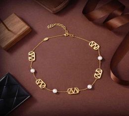 Luxury Designer V Pendant Necklace Letter Necklaces Choker Bracelet Fashion Woman Pearl Bracelets Classic Jewelry Popularity Women6174540