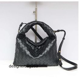 Woven Underarm Designer Winter Capacity Venets Hop Mini Bottegs Handmade New Cow Bag Bags Magnetic 24 Buckle Women Purse Horn Cowhide Womens Crossbody Large 255V