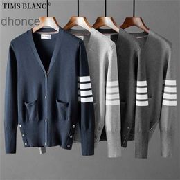 2025 Cardigan Sweater Bag Fashion Long Sleeve Four Bar Trend Warm Autumn and Winter New Mens Cotton