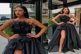 2021 Sexy Black Evening Dresses Wear Strapless Sleeveless With Feather Side High Split A Line Satin Tulle Prom Dress Formal Specia7569688