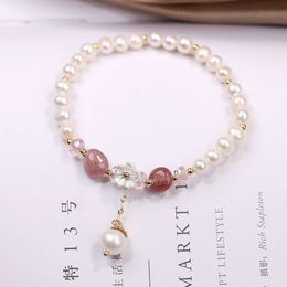 Korean Version of the Wind Freshwater Pearl Strawberry Crystal Bracelet, Minimalist Hand Decoration, Best Friend Bracelet
