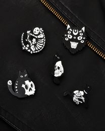 Cartoon Skeleton Cat Enamel Clothes Brooches Pins Unisex Punk Alloy Skull Animal Lapel Pins For Halloween Sweater Bag Cowboy Hat B4787240