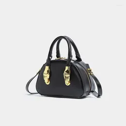 Totes 2024 High-end Black Gold Shell Bag Niche Design Handbag Single Shoulder Crossbody