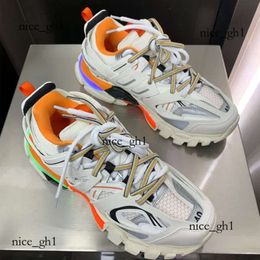 Baleciaga Track Led Pictures Stylish Casual Shoe Triple S 3.0 Grey Sneaker Mens Womens Top Quality Designer Sneakers Ladies LED Light Up Shoes Rechargeable 71