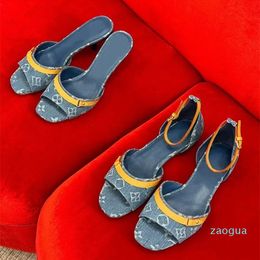 Designer de sandálias Selppers famosos Sapatos de vestido Donkey Famous Brand Trainers Summer Tory