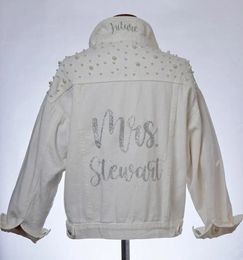 Bride to Be Personalized White Pearl Denim Jacket Bachelorette Wedding Gifts Customized Name Bridesmaid Dressing Gown Jean Coats 240415