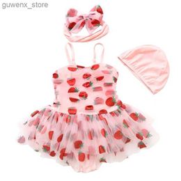 One-Pieces 3-piece/set summer cute girl strawberry print integrated swimsuit with hat headband childrens swimsuit bikini swimsuit 6M-3Y Y240412