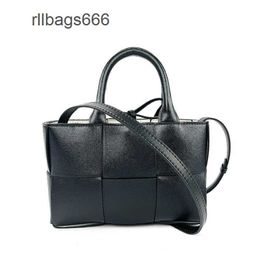 Bag Tote Classic Design 2024 Commuter Knitted Venata Luxury Spring/summer Advanced Arco Mini Bottegs Texture with Bags Women Leather Girl 5N3R