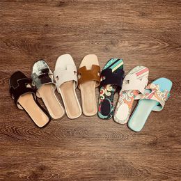 Classic Beach Sandal Summer Slippers Outdoor Mens Slides Sandals Famous Designer Women Casual Shoes Fashion Design Mules Platform Sandels Fur Sliders