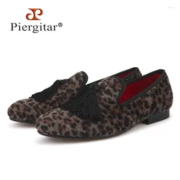 Casual Shoes Piergitar 2024 Leopard Style Large Tassel Men's Loafers Party And Wedding Men Plus Size Male Smoking Slippers