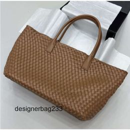Top bottegs Versatile Bags Handbags Luxury Shoulder Classic Quality Simple Woven Hop 2024 lady Totes Cabat High Cassettes Handbag Venatass Fashionable Bag 25VY
