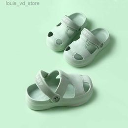 Sandals 2023 Summer New Baby Hole Shoes Children Nice Non -slip Soft Floor Old Boys Girl Beach Sandals 1 -5 Years T240415