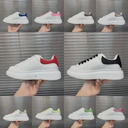 Scarpe da uomo Donne Sneakers Designer Scarpe di oversize Sneakers Sneaker Fashion Lace-Up Runner Scarpe Casual Designer Piattaforma per formatori per uomini con scatola in esecuzione