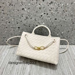 Veneeta Simple Totes Bottegs Bags Designer Bag Women 2024 Knitted Handbag Leather Womens Fashion East/west Underarm Single Shoulder Oblique Str Andiamo TH6D