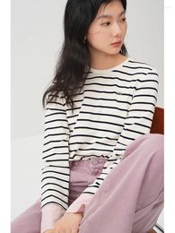 Women's T Shirts ZIQIAO Niche Casual Contrast Striped Long-sleeved T-shirt For Women 2024 Spring Design Round Neck All-match Top Female