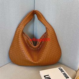 Leather Totes BottegVeneta Hop Handbags Unique French Underarm Bag Woven Bag for Women in 2024 New Versatile and Versatile for Commuting Larg have logo HBV8RU