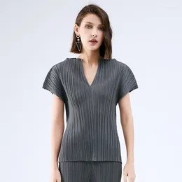 Women's T Shirts Miyake Pleated Classical Small V-neck Short Sleeve Tops Women Korean Fashion Aesthetic Clothes