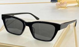 4384 New Fashion Sunglasses With UV Protection for Women Vintage square Cat eye Frame popular Top Quality Come With Case classic s1515406