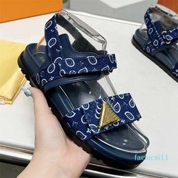 Women Designer Sandals White T-tie Gold Metal Logo Rubber Sole Fashion Women Casual Flat Shoes Outdoor Beach Vacation Sandals