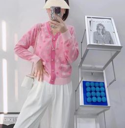 Frauenpullover Luxusdesigner Brand Strickpullover für Frauen gegen Nackenkontrast Farbknöpfe Stricker Strickjacke Pullover
