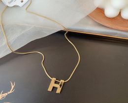 18K plating on titanium steel Fashion letter H Clavicle Necklace Bone Necklace Temperament necklace for women1069852